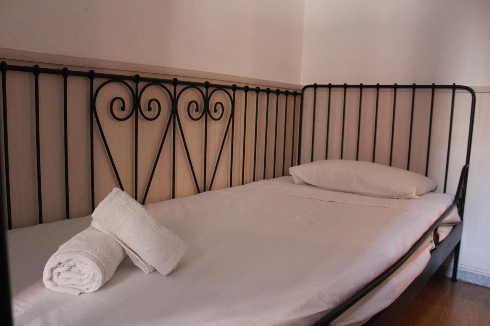 Aires De Gredos/Bajo Apartman Candeleda Kültér fotó