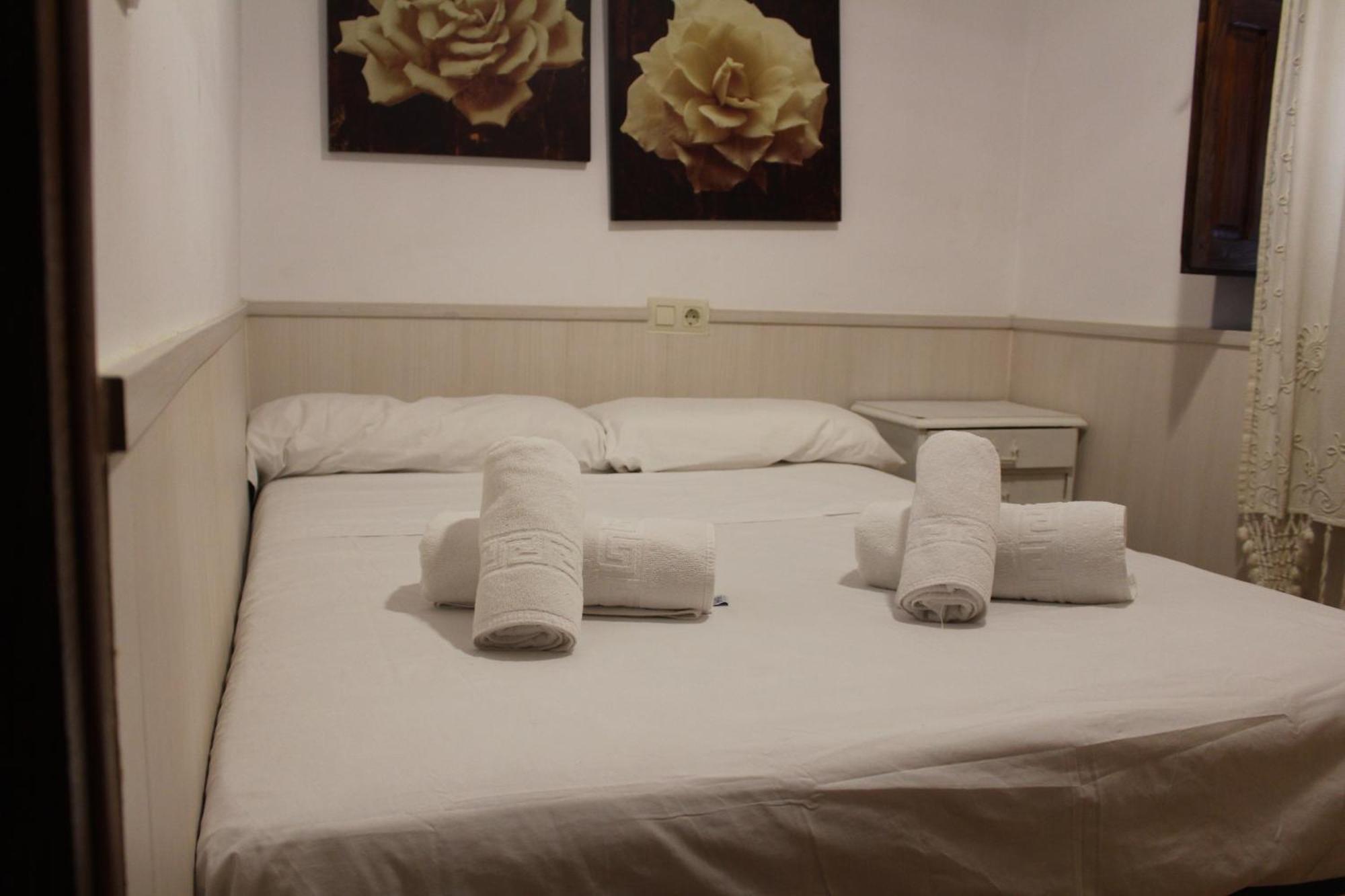 Aires De Gredos/Bajo Apartman Candeleda Kültér fotó